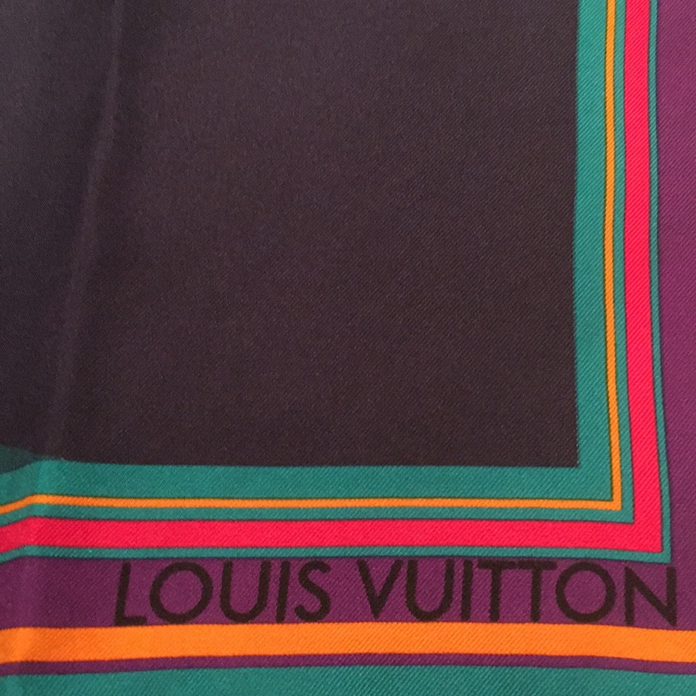Louis Vuitton scarf new never used - Picture 3 of 3